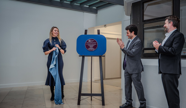 Innovate UK Women in Innovation Award Purple Plaque unveiled by Oxford Engineering Alumna 