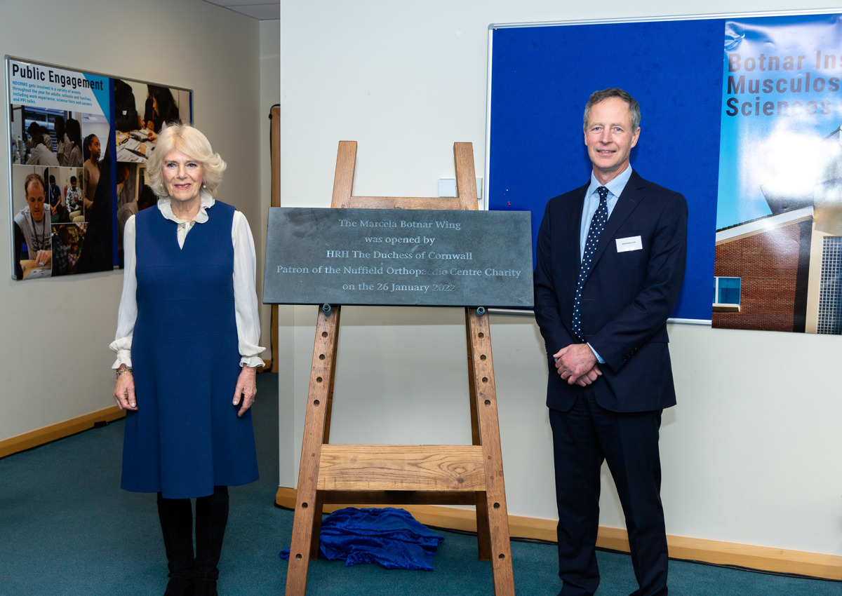 HRH The Duchess of Cornwall unveils a plaque to mark the opening of the Marcela Botnar wing, with Professor Andrew Carr