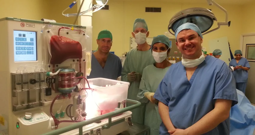 Professor Coussios with Professor Friend and the research team that performed the first successful normothermically preserved liver transplant in 2013