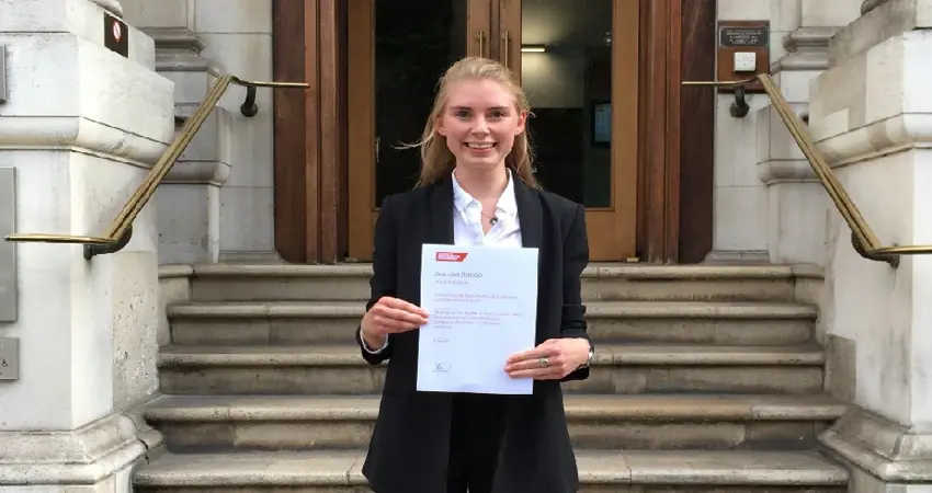 Jennifer Bishop with her IMechE Vicon Award for Best Medical Engineering Undergraduate