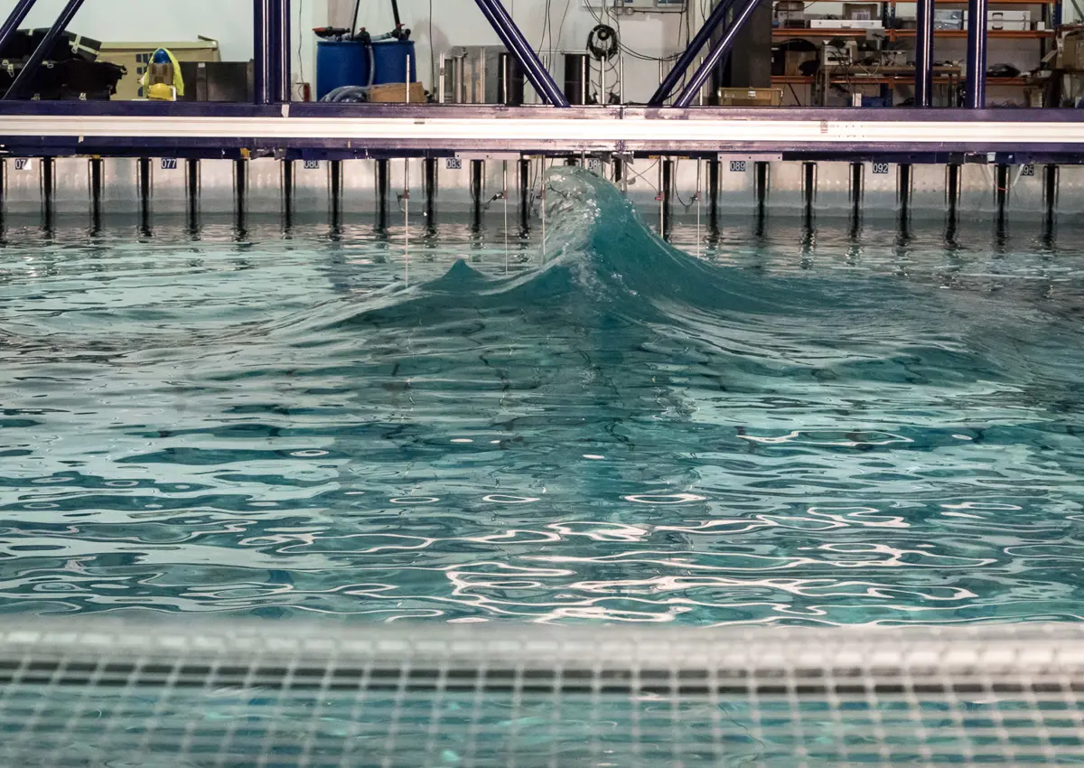 Wave created using two smaller wave groups and varying the crossing angle – the angle at which the two groups travel