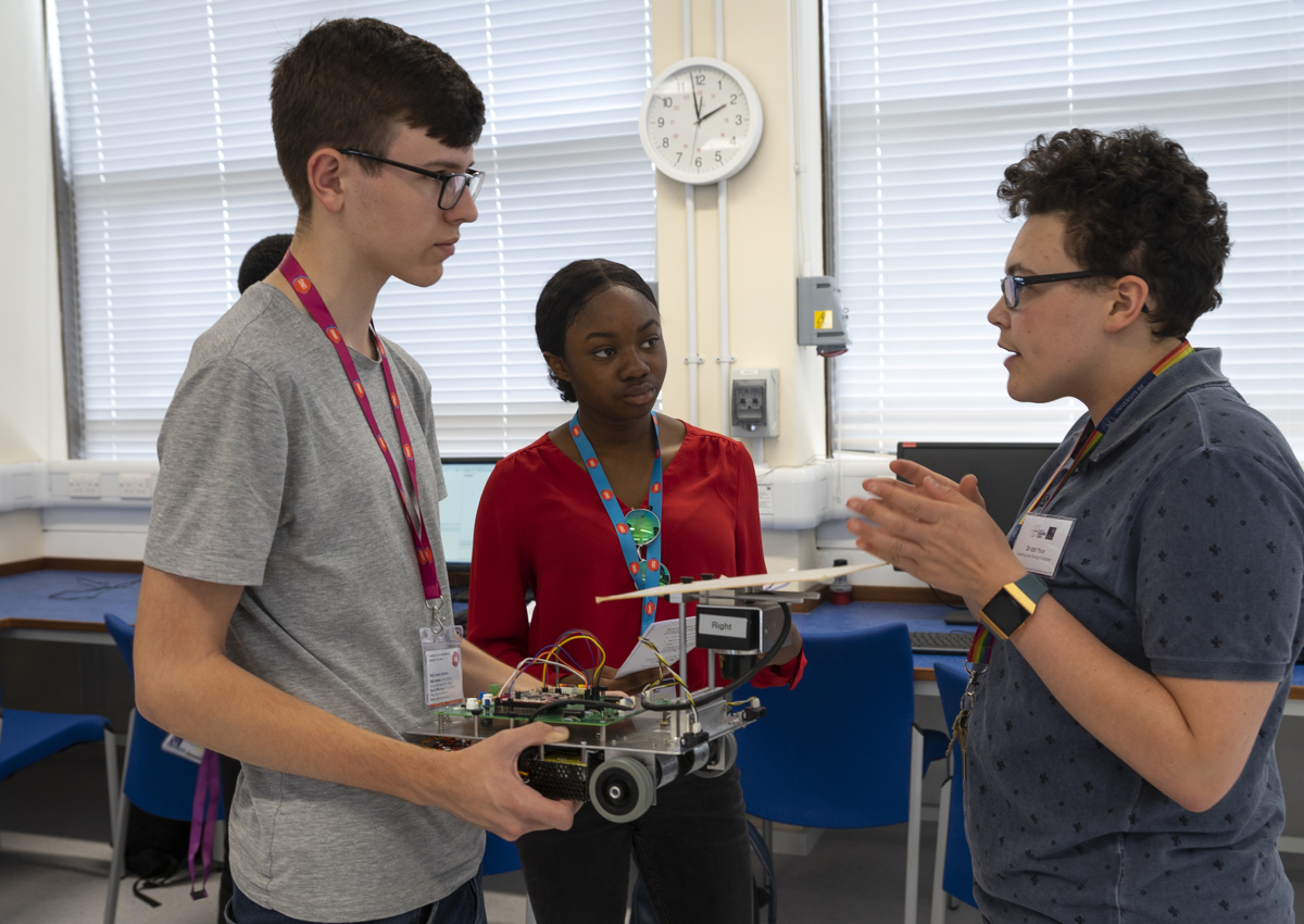 Participants of the UNIQ Summer School 2019 taking part in a robotics lesson, image by William Parry, Wadham College