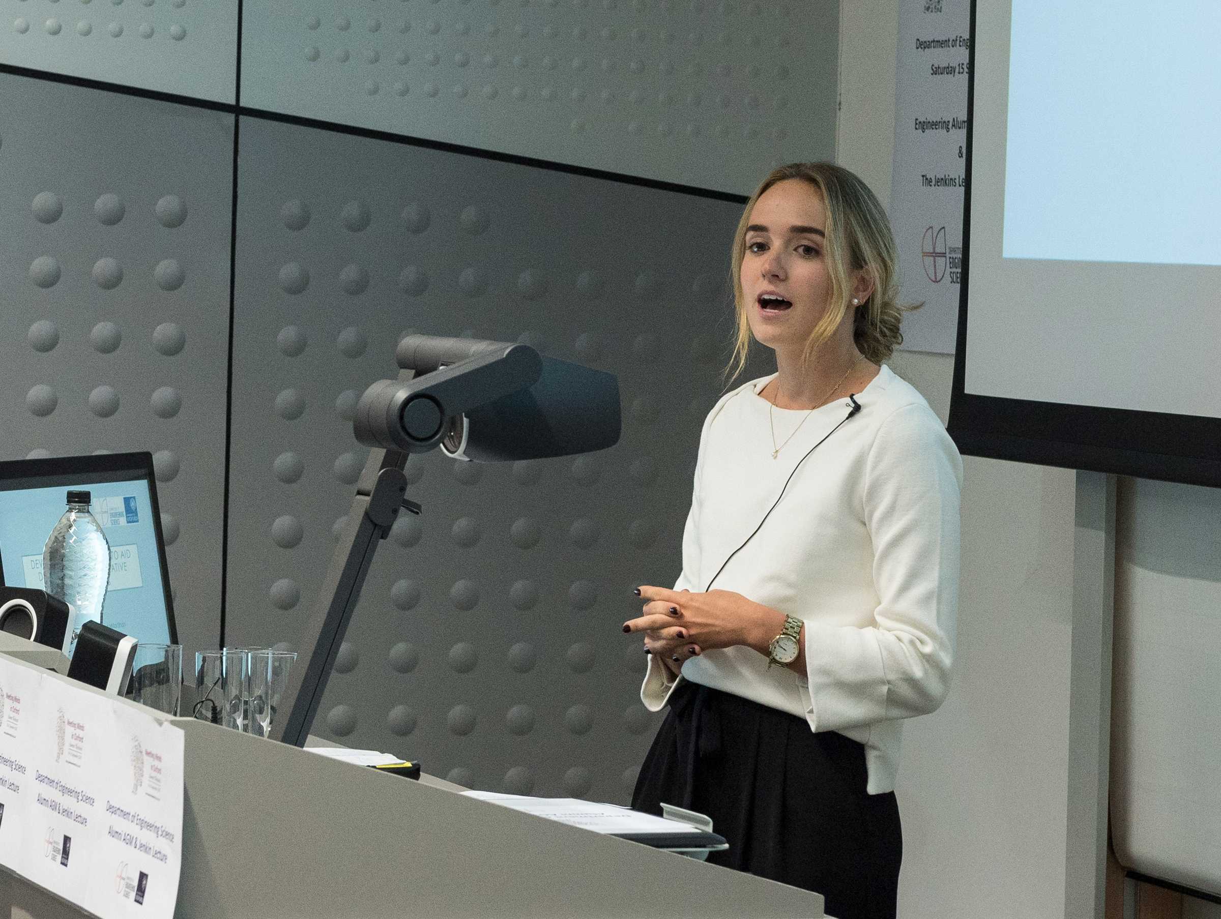 Alumna Ana Roomans-Ledo gives presentation on her 4th year project