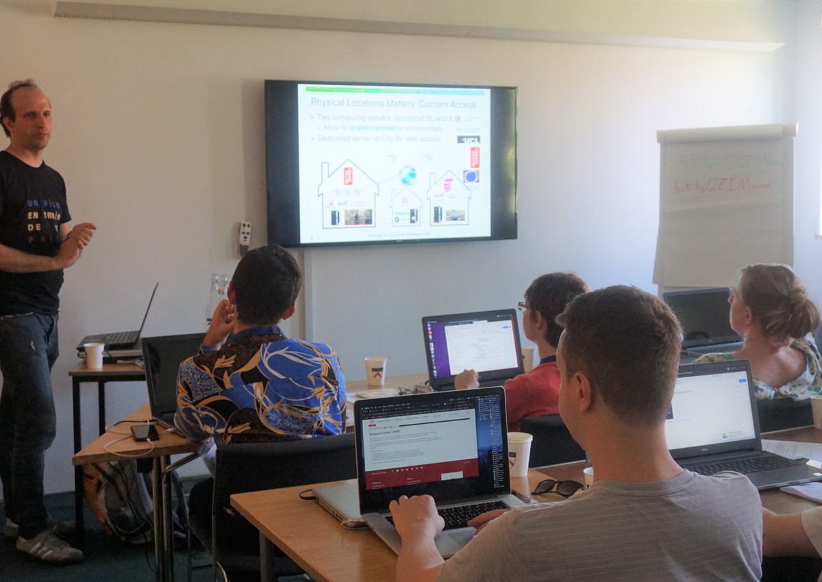 Tilman Weyde presenting the Digital Musicology workshop during the Digital Humanities Summer School