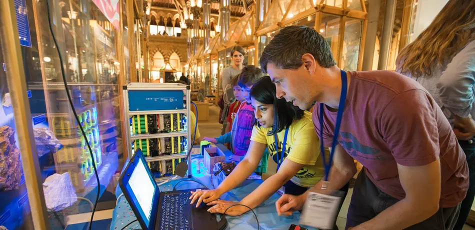 Professor David Howey and researchers at a University of Oxford public engagement event