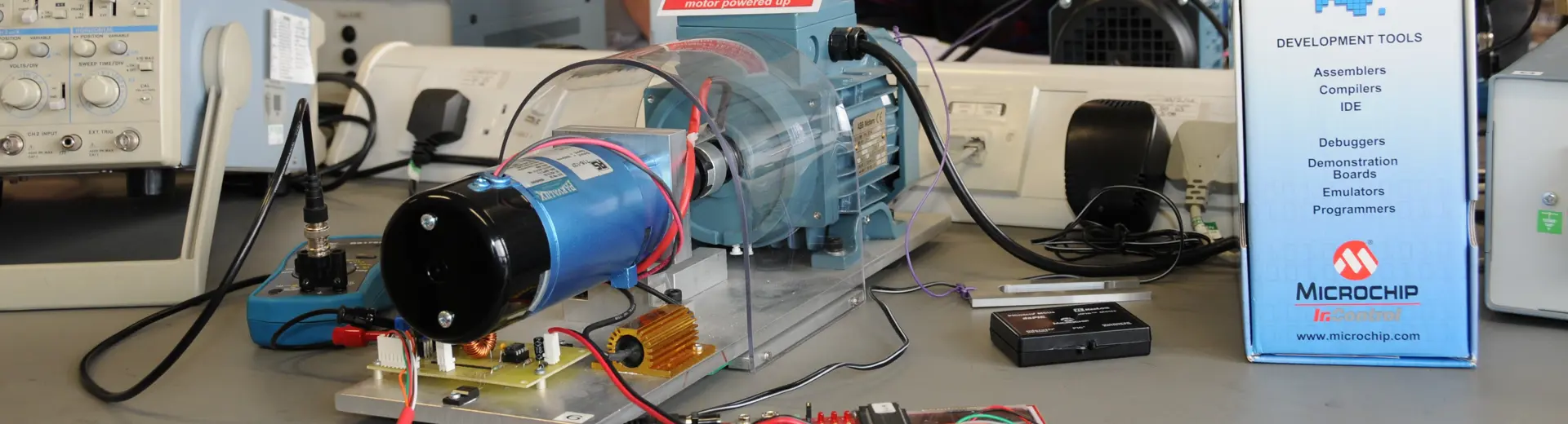 Small electrical experiment on lab worktop