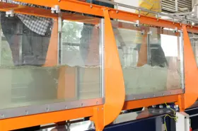 Fluids tunnel with water flowing