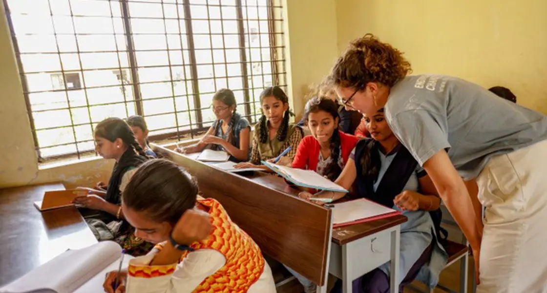 Engineers Without Borders team member working with schoolchildren in Karnataka, southern India