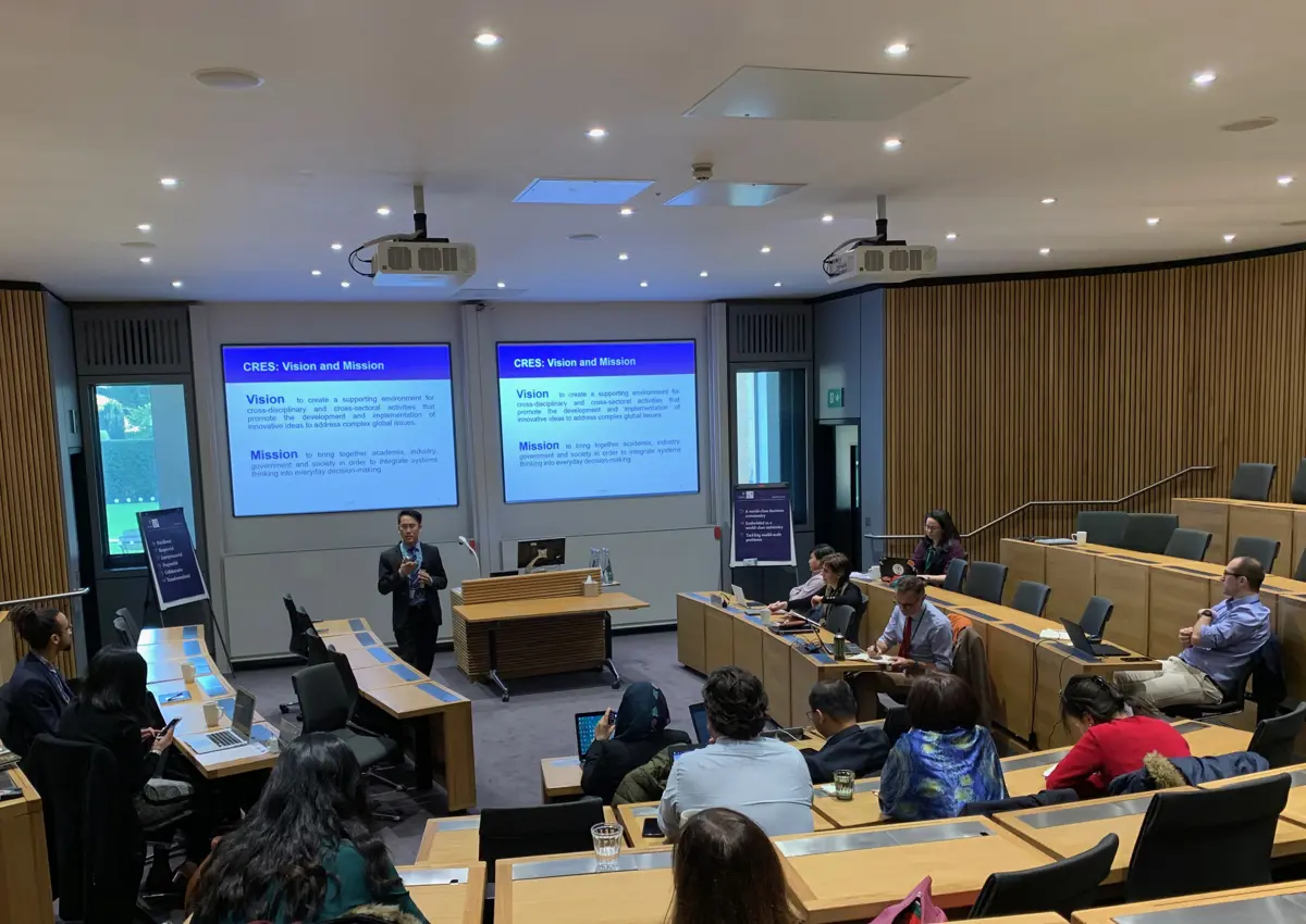 Dr Kok Siew Ng presenting at the Circular, Regenerative and Sustainable Systems (CRES) Society Launch Event