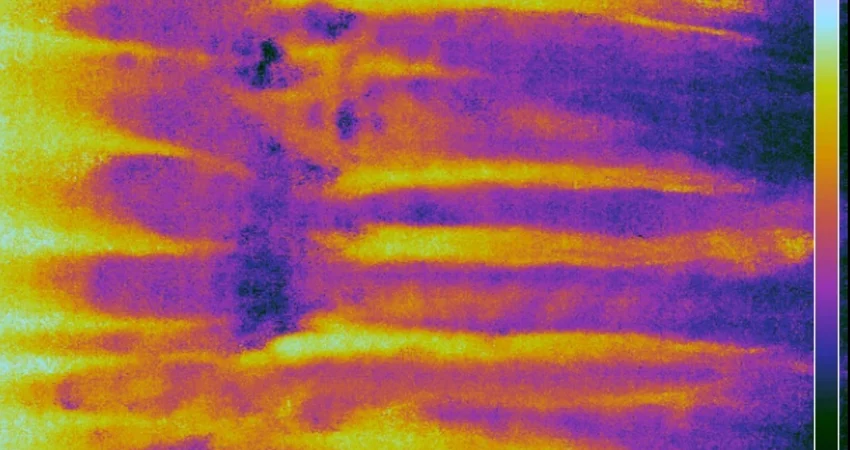 Bubbles and Streaks Under Breaking Ocean Waves project used infrared imagery such as the one shown of a breaking wave, to evaluate the flow patterns and investigate features such as streaks