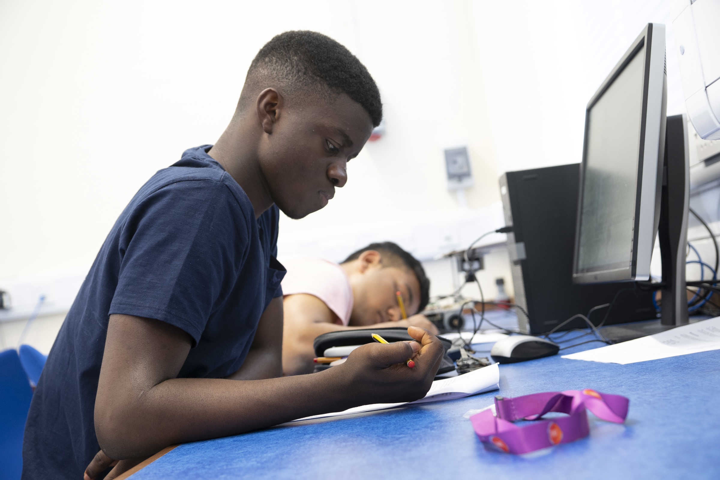 Participant of the UNIQ Summer School 2019 taking part in workshop, image by William Parry, Wadham College