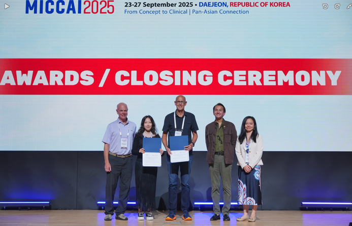 Prof Konstantinos Kamnitsas and Ziyun Liang on the stage during the award ceremony