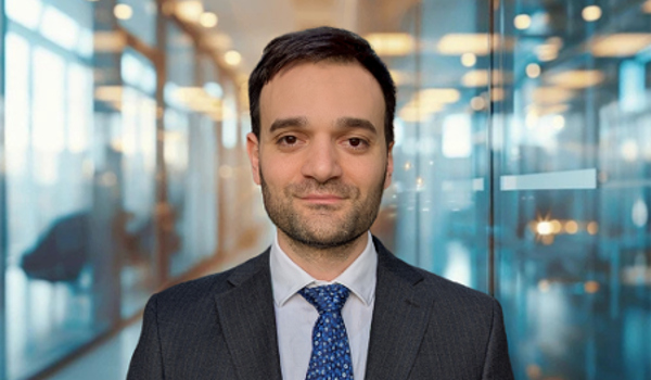 Oxford Engineering alumnus honoured with young alumni leadership award