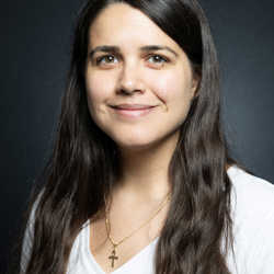 Portrait Photo of Dr Sara Alfaro