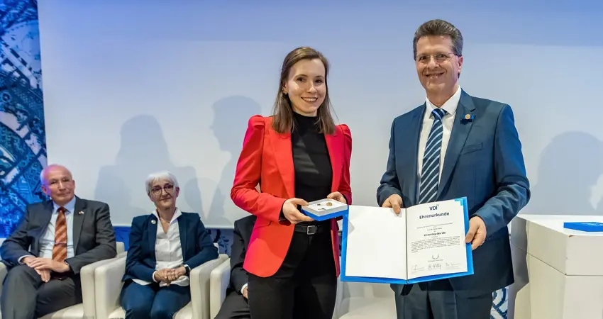 Dr Maria Lissner is awarded the “VDI Ring of Honour” from the Association of German Engineers