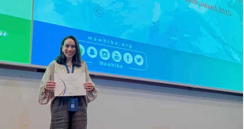Mailys Buquet with her award certificate