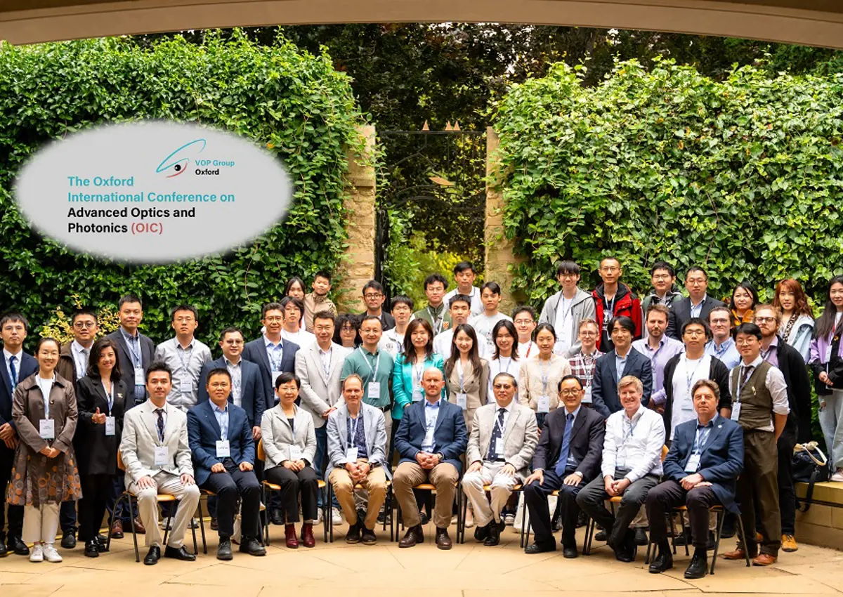 Oxford International Conference on Advanced Optics and Photonics group photo