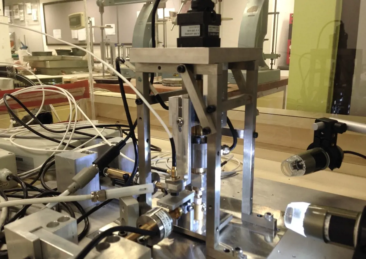 A full colour image an experimental rig used by Dr. Vincenzo Nardelli in their research.
