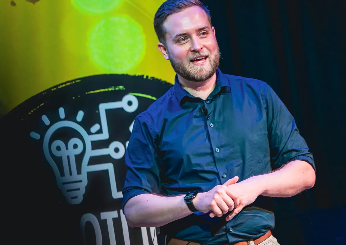 Dr Jake Toth presents at the Spotlight Engineering event, Old Fire Station, Oxford, April 2025