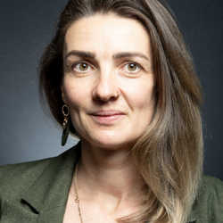 Portrait of Dr Stephanie Hirmer