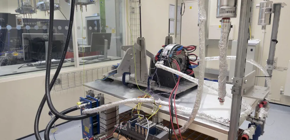 Electronic machinery in a lab